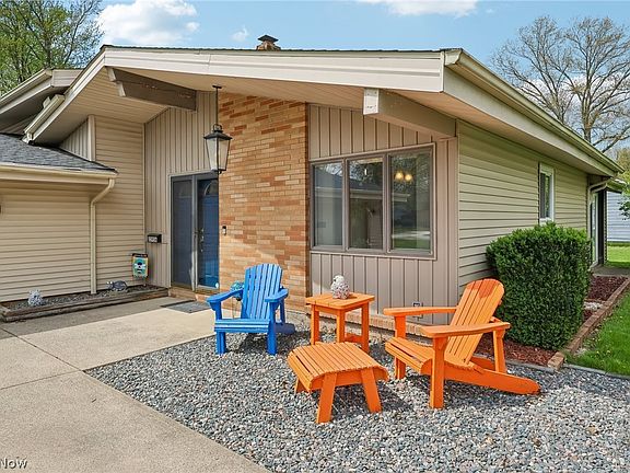 3rd image of 23956 Fairlawn Dr