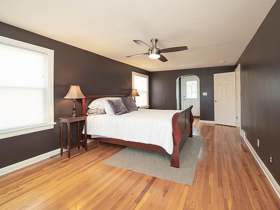 3rd image of 62 Woolnough St