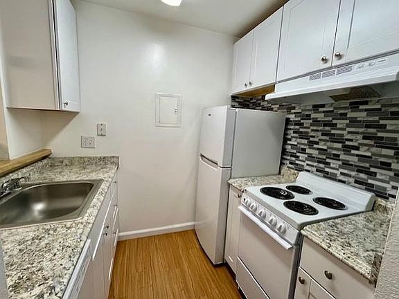 3rd image of 143 Piccadilly Pl APT D