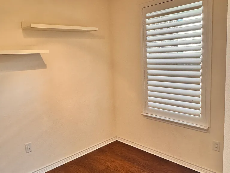 2116 Grove Park Ln — Photo 5