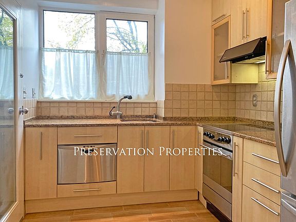 4th image of 50 Watertown St #114