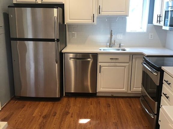 3rd image of 6704 Kenwood Forest Ln