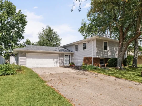 2108 Blackthorn Dr, Champaign, IL 61821
