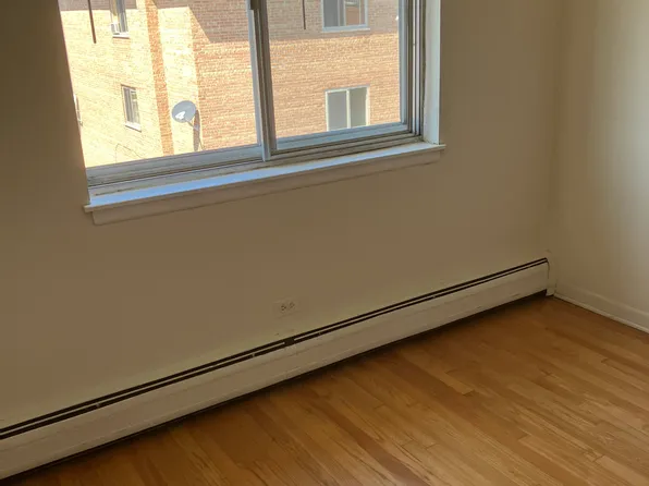 9212 Sally Ln APT 2E, Schiller Park, IL 60176
