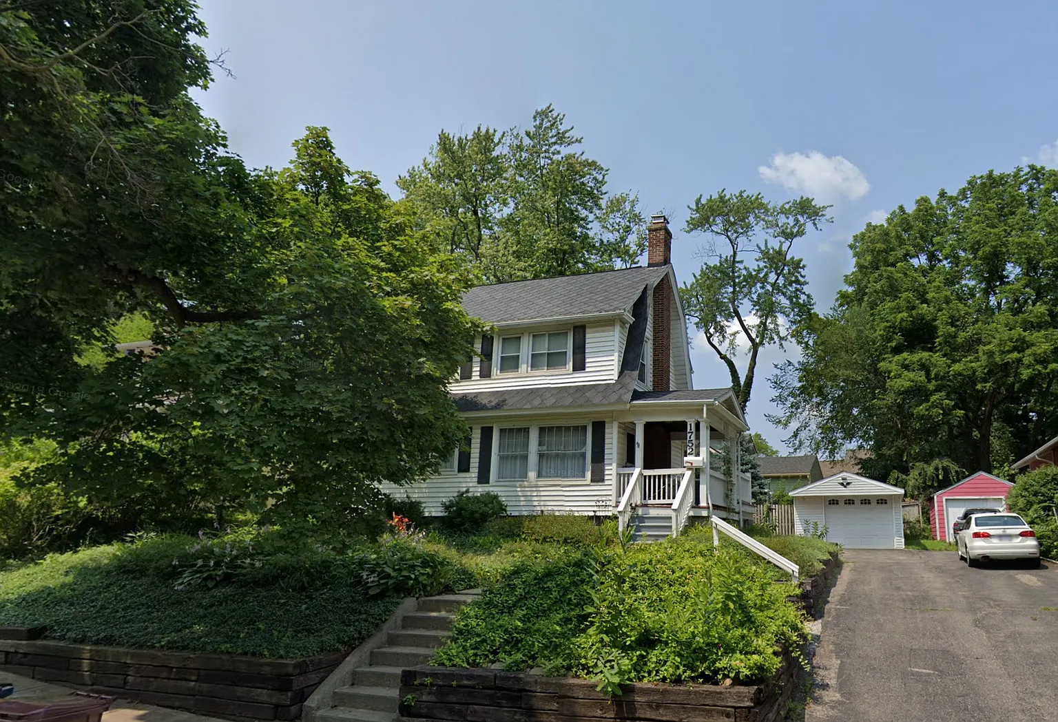 1752 Jackson Ave photo 1