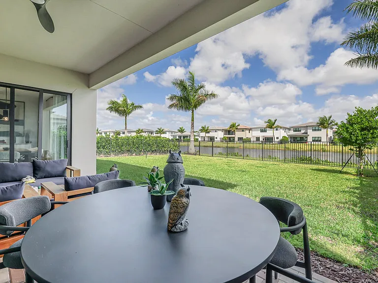 8283 Royal County Down Rd #8283 — Photo 42