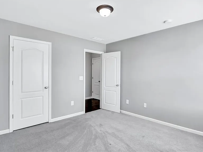 330 Avalon Sq — Photo 35