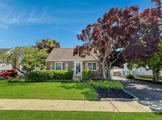 3584 Condor Rd, Levittown, NY 11756