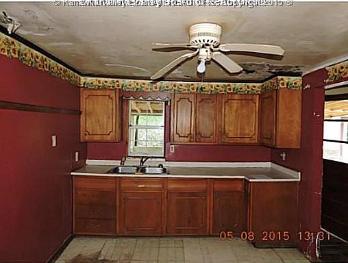 3rd image of 807 Willow Dr