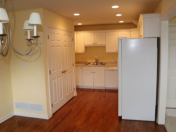 4th image of 131 Creekside Dr
