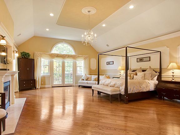 5th image of 19 Buttonwood Dr
