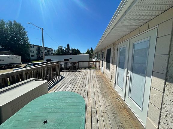 4th image of 4920 50a Ave