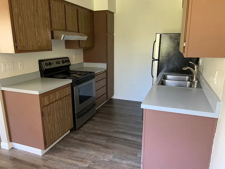 1675 Chapel Dr — Photo 31