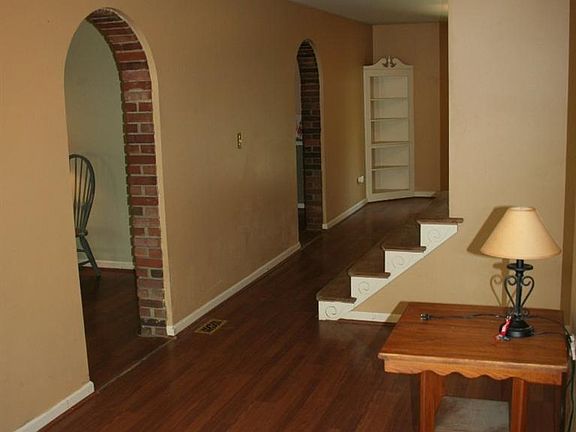 4th image of 19 Lake Dr