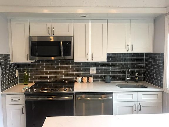 Kitchen with Quartz counter top