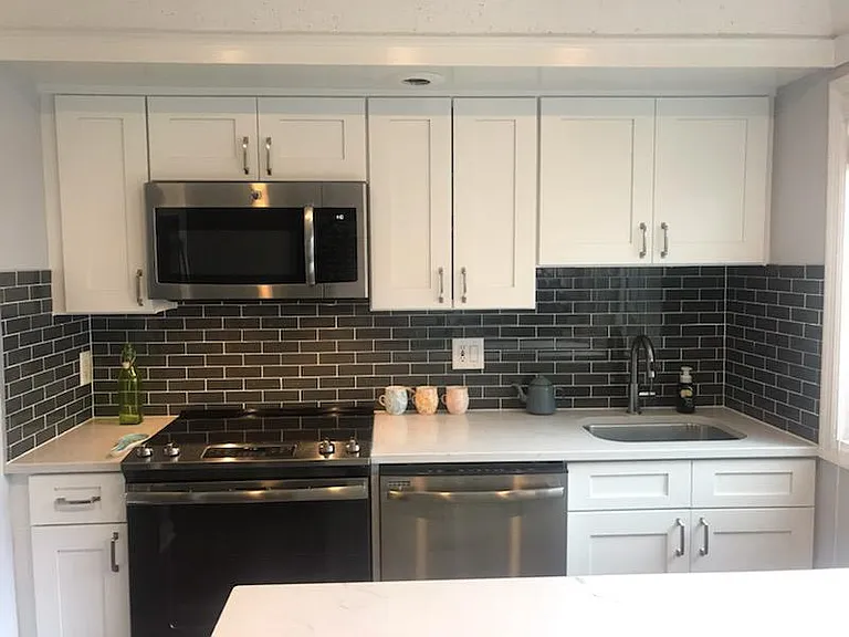 Kitchen with Quartz counter top
