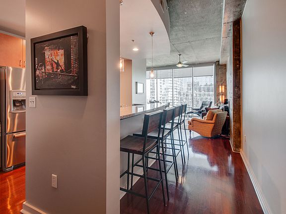 2nd image of 301 Demonbreun St Unit 2013