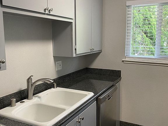 5th image of 246 Sharp Cir APT 4