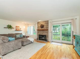 122 Mac Leish Ct, Mahwah, NJ 07430