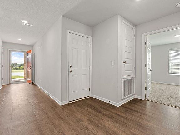 5th image of 10724 Paget Dr N