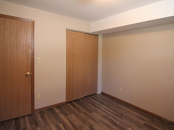 5th image of 1124 Oakcrest St APT 4