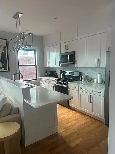 7 W Elm St #C2 Photo 1