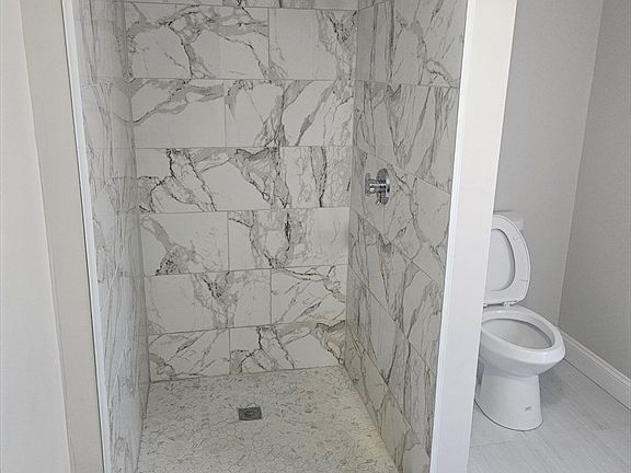 5th image of 192 Hildreth St