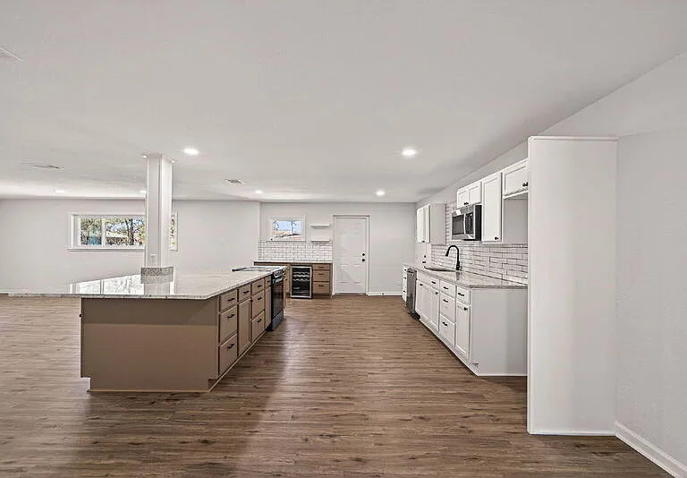 192 Oriole Dr — Photo 1