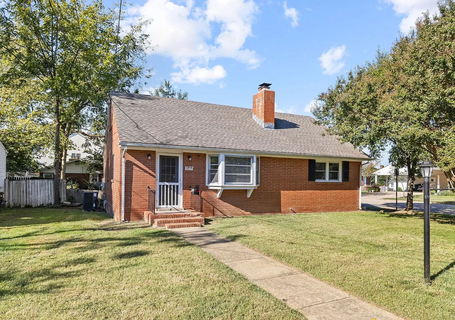 College Heights Charm in Prime Location! — Photo 1