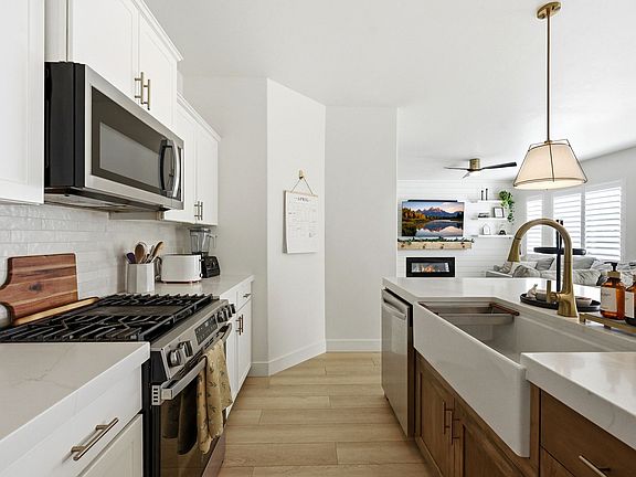 3rd image of 109 E Jubilee Dr