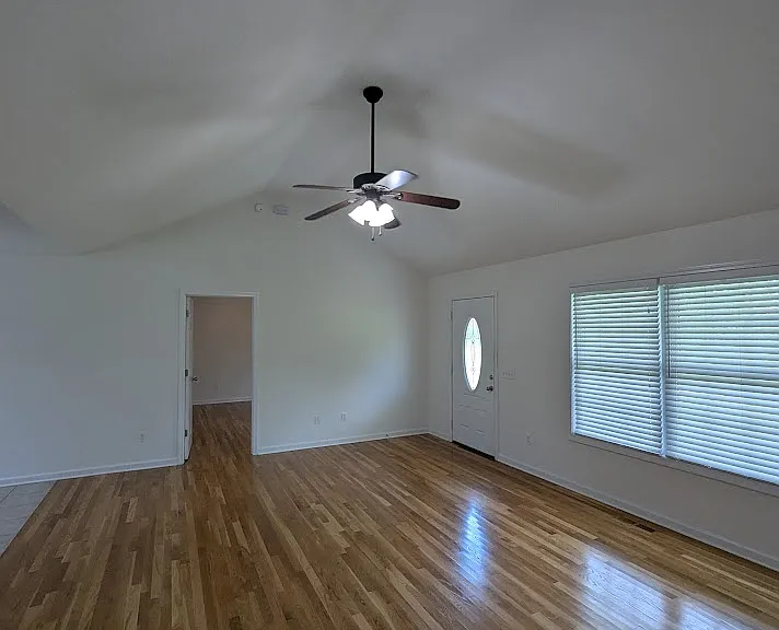 584 Douglas Ln — Photo 3