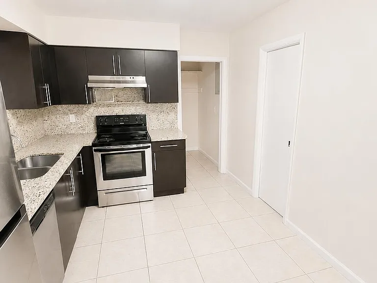 3615 Polk St — Photo 9