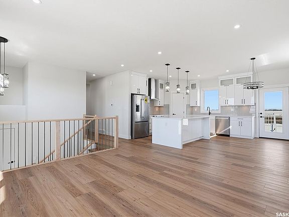 4th image of 824 Ballesteros CRESCENT