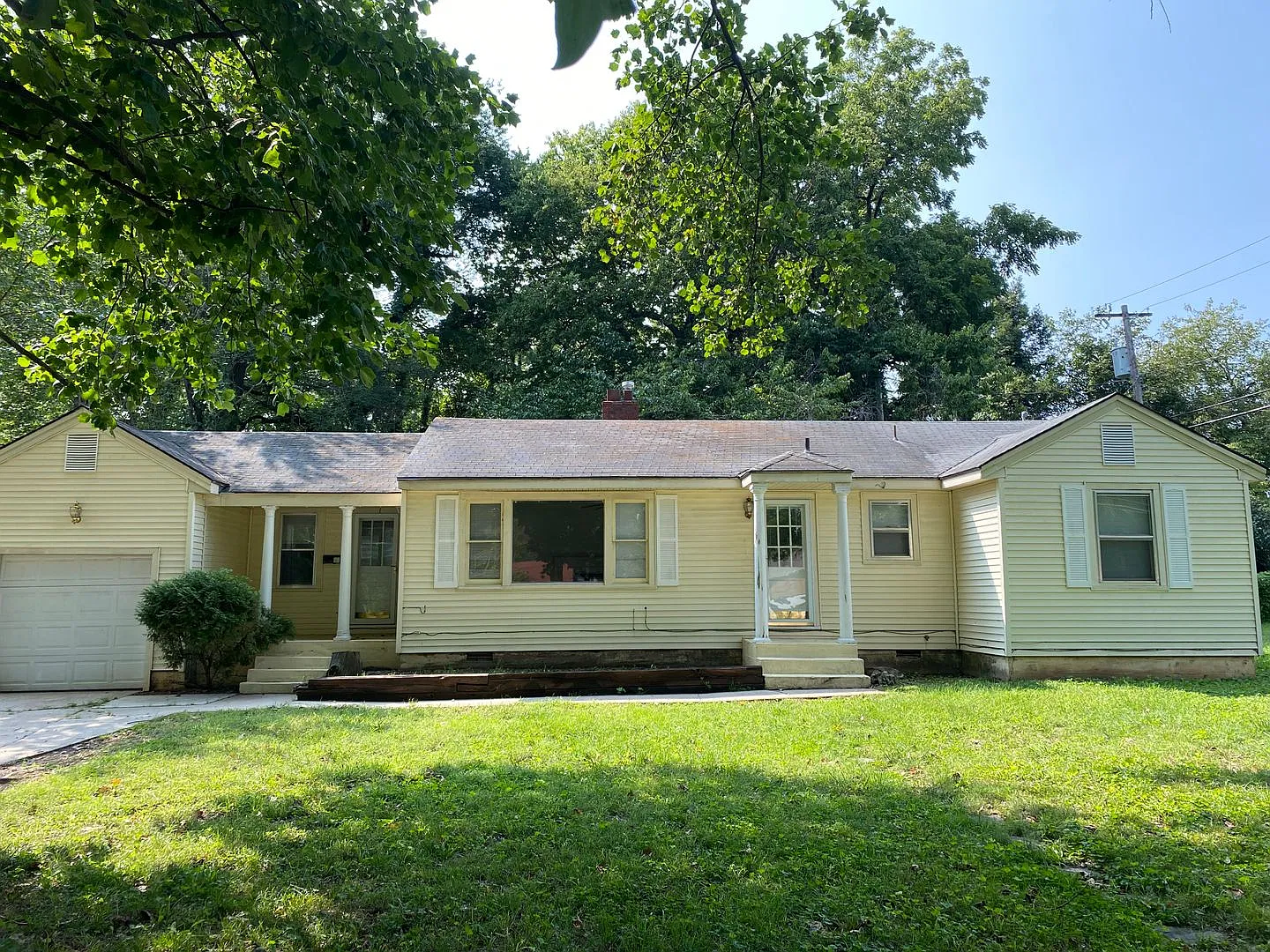 3-Bedroom House Near Phelps Grove Park! — Photo 2