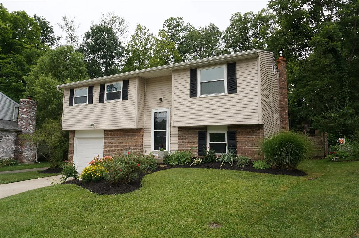 8899 Penfield Way photo 1