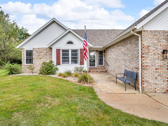2018 W Coachlight Dr, Jackson, MI 49201