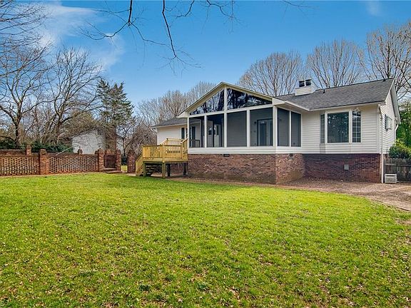 5th image of 249 Riverwood Dr