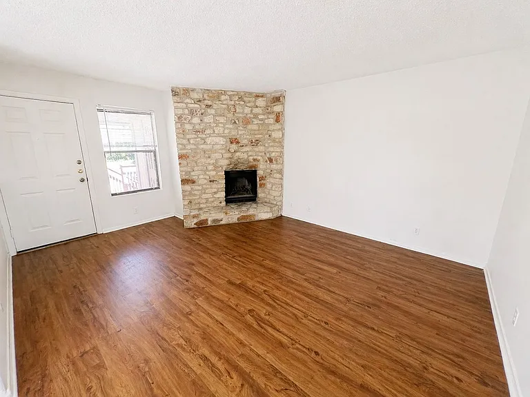 2307 Rachael Ct — Photo 3