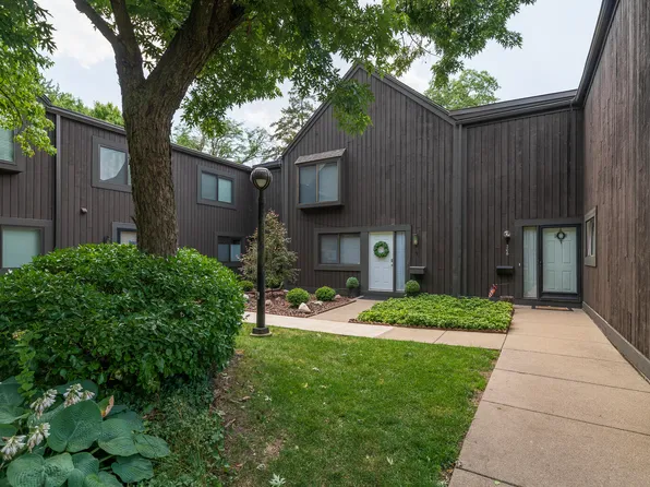 208 Lochcarren Ct, Kalamazoo, MI 49006