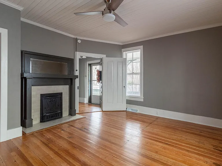 625 S Poplar St — Photo 5