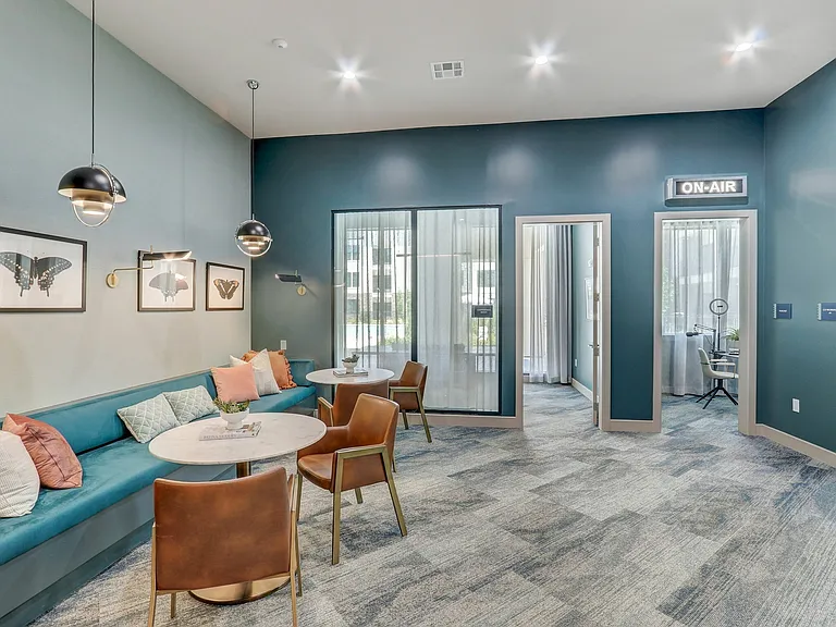 38-web-or-mls-Central Pine St-038