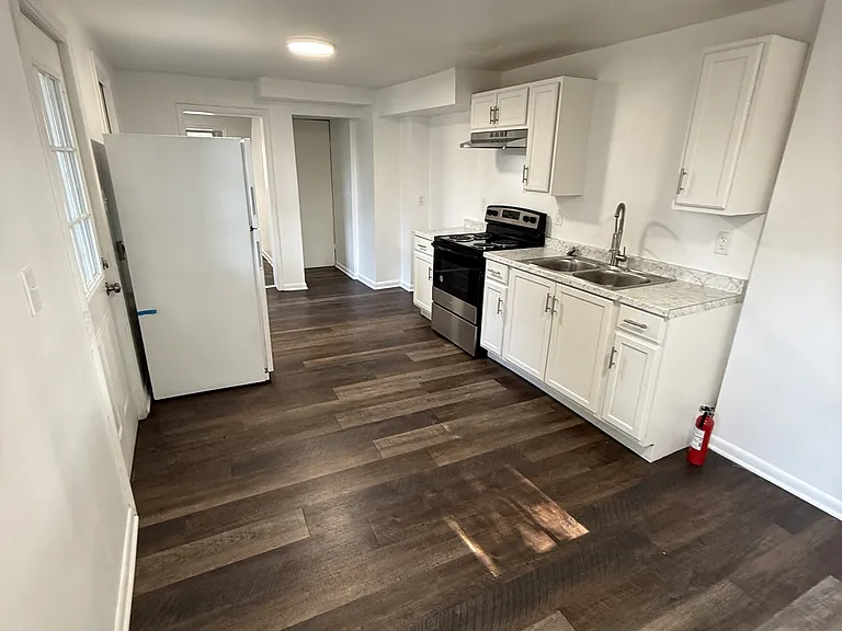 332 S 9th St — Photo 9