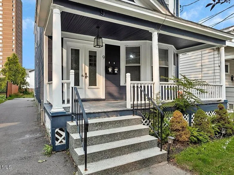 9 Kent St #1 — Photo 3