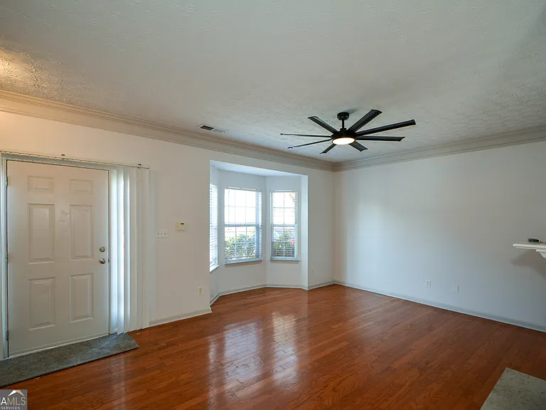 5460 Hampton Ct — Photo 7