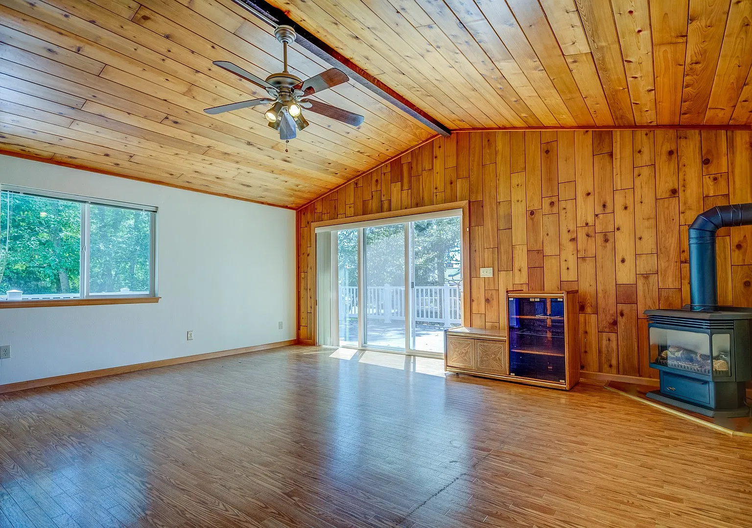 2 Bed 1 Bath Home — Photo 4
