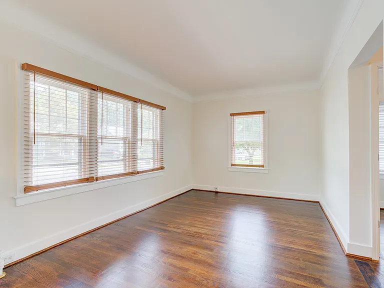 835 Allen St — Photo 8