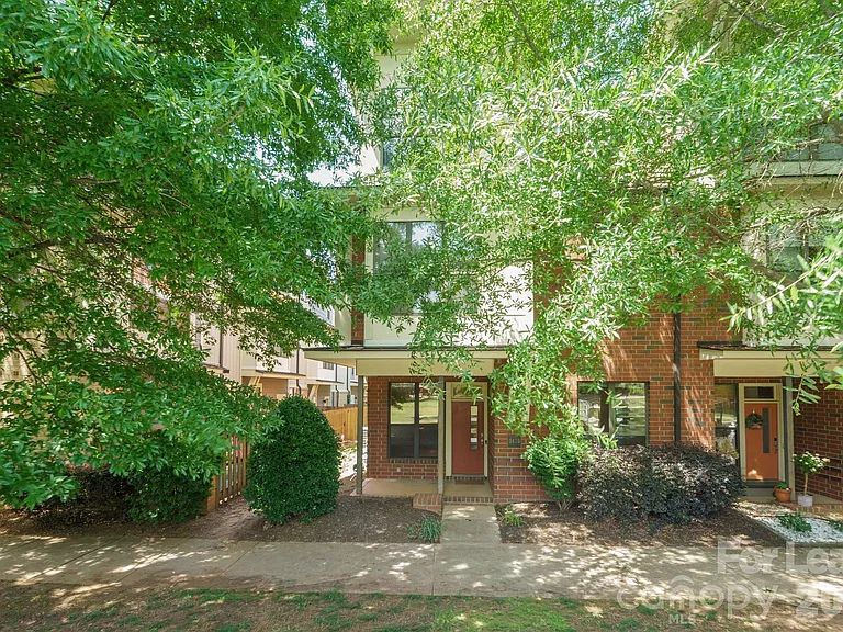 3435 Spencer St — Photo 3