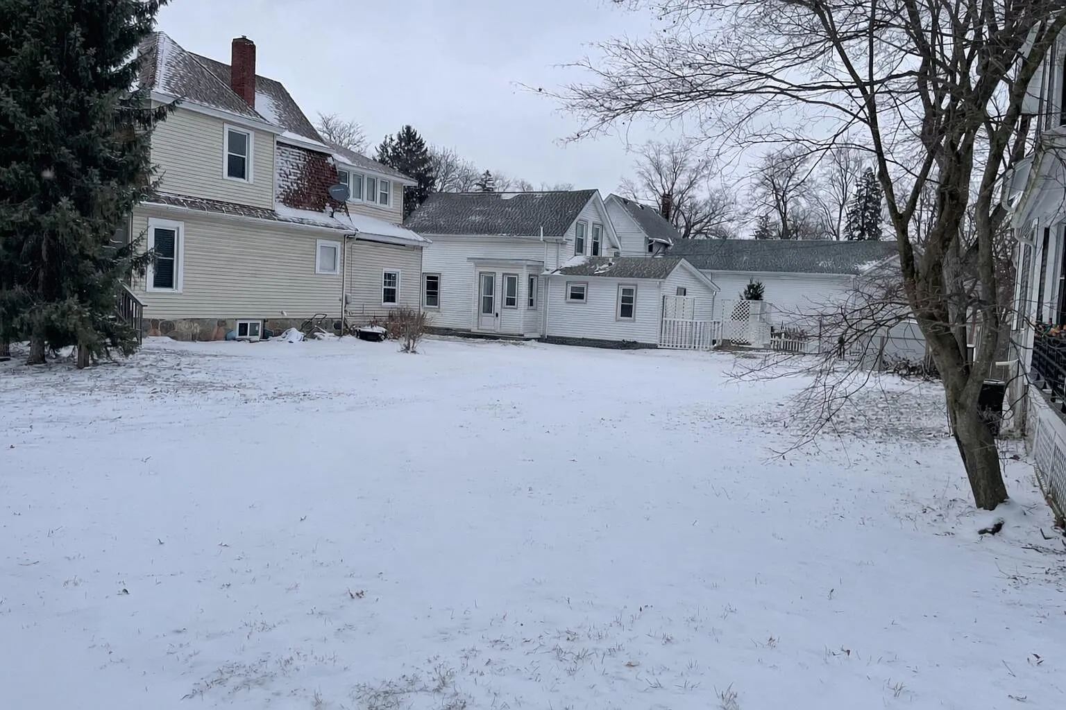 61 S Howell St photo 1