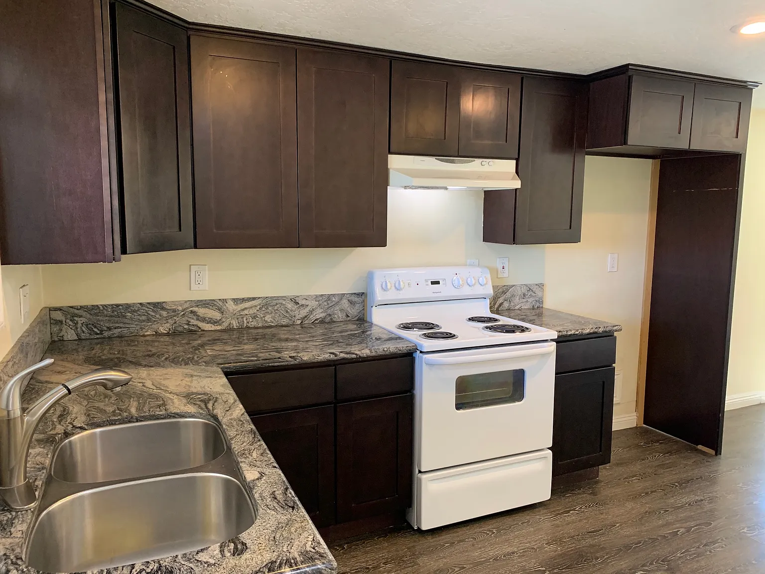 2 bed, 770 sqft, $1,695 — Photo 3