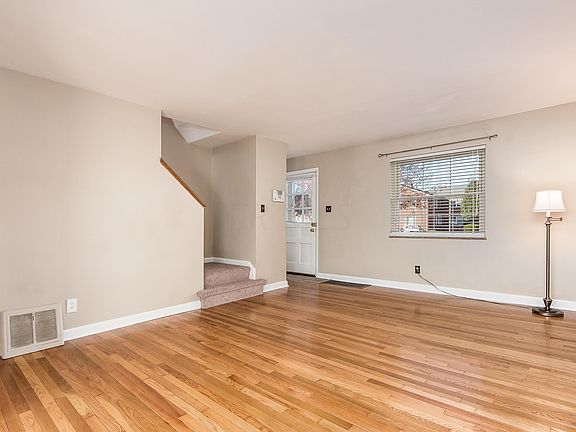 4th image of 1109 Sells Ave